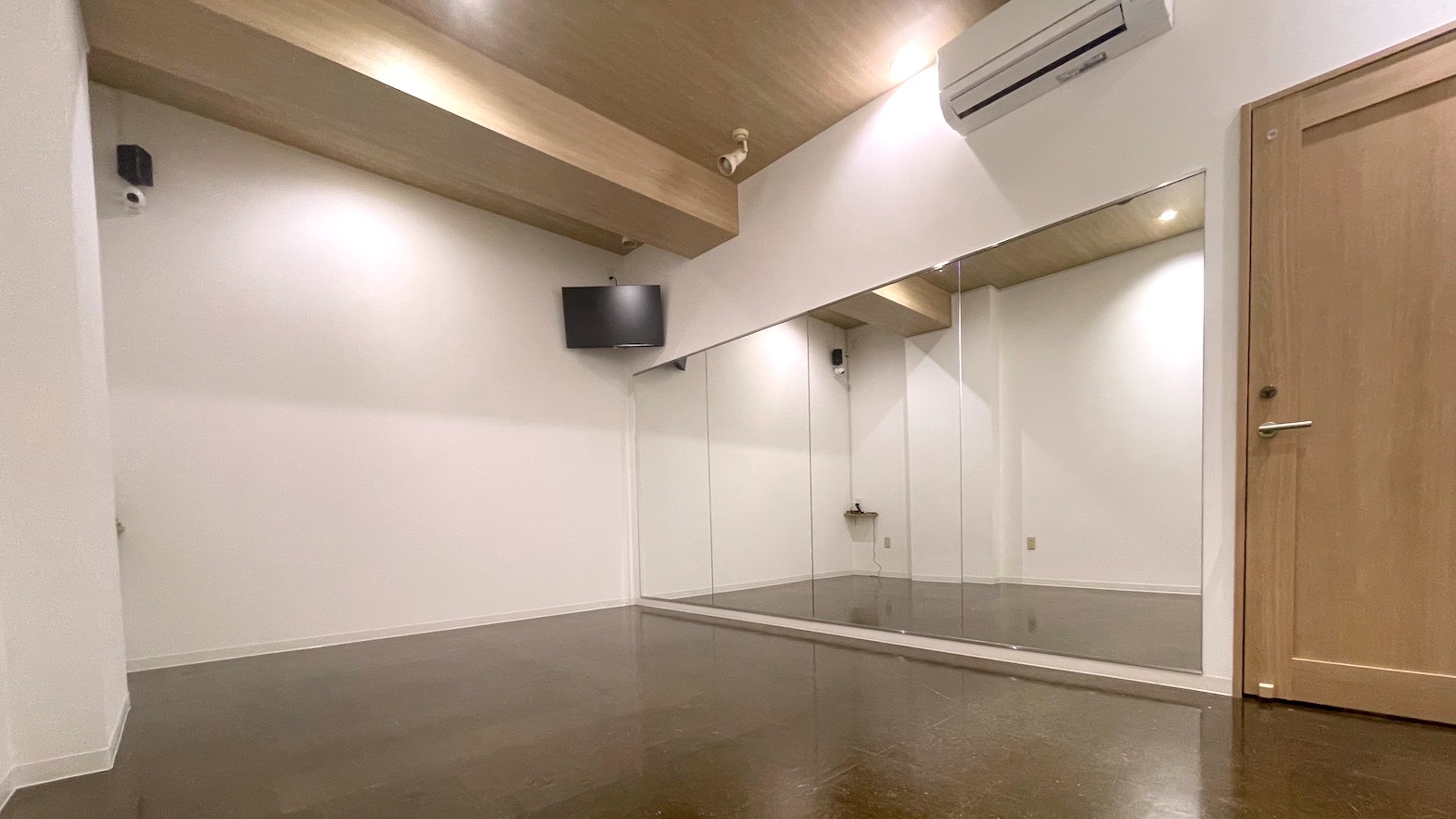 レンタルスタジオ STUDIO ZERO Studio B(ホワイト) 室内全容