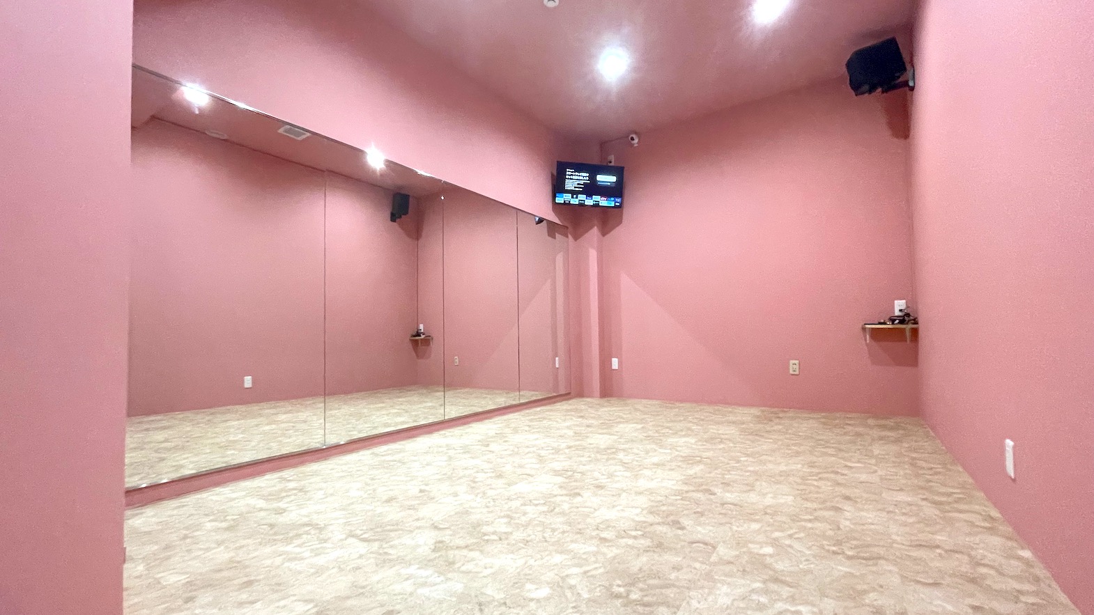 レンタルスタジオ STUDIO ZERO Studio C(ピンク) 室内全容